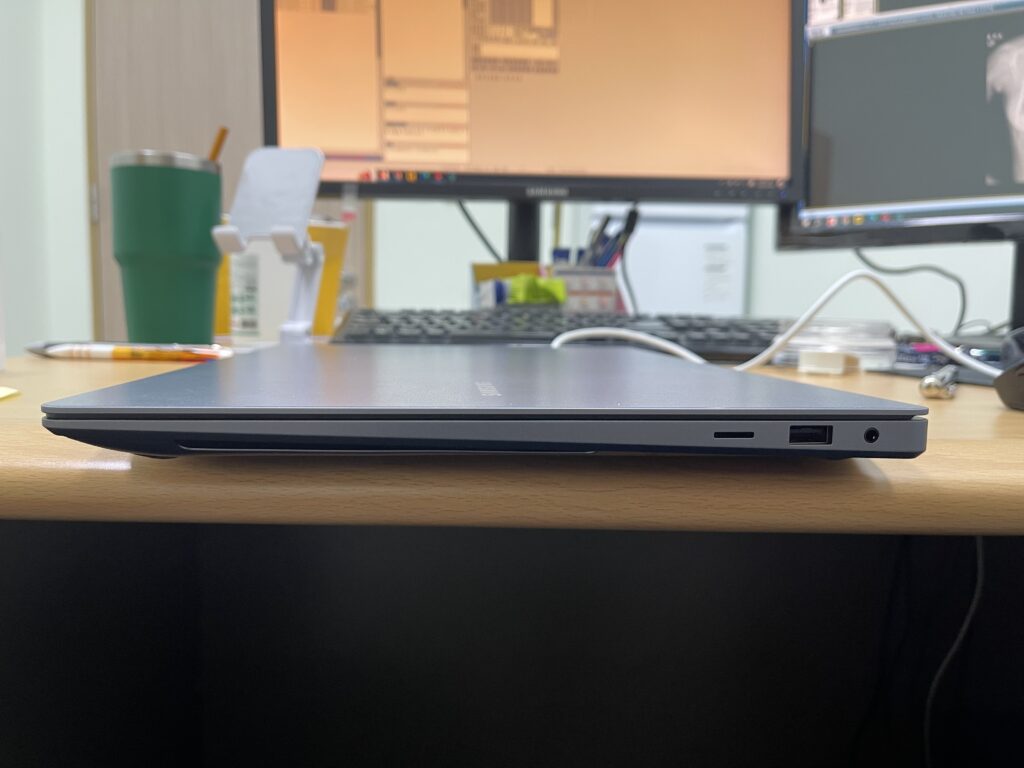 갤럭시북4 울트라 옆면